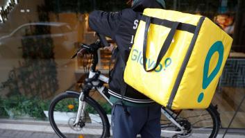 Un repartidor de Glovo trabaja 14 horas al día para ganar dinero para el tratamiento de su novia: "A veces siento que ya no puedo más, pero sigo adelante"
