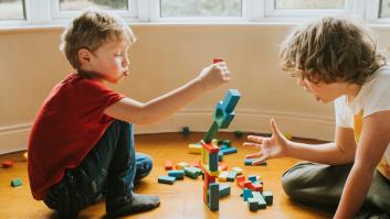 Algunos hermanos dejan de hablarse de adultos y los psicólogos apuntan a la gran guerra silenciosa durante la infancia como causa