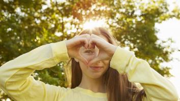 Un oftalmólogo pide que rompamos este mal hábito antes de que empiece el verano de verdad