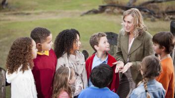 El profesor de educación física lleva a los alumnos a un viaje intenso y se sorprende cuando empiezan los llantos