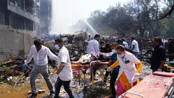 Encuentran a un superviviente entre los restos del accidente aéreo de Air India
