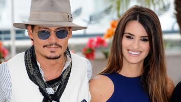 Johnny Depp y Penélope Cruz, de mañaneo en el Reina Sofía, posan con el 'Guernica' de Picasso
