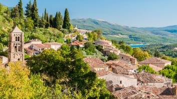 El pueblo secreto a dos pasos de España donde los coleccionistas van en busca de un objeto único