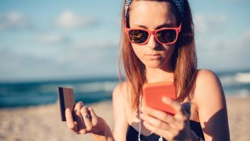 Una empleada se va de vacaciones, la empresa insiste en meterla en un grupo de WhatsApp y el rechazo acaba con una multa de 70.000 euros