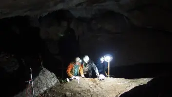 Se adentran en una cueva española y emergen con algunas de las herramientas más antiguas