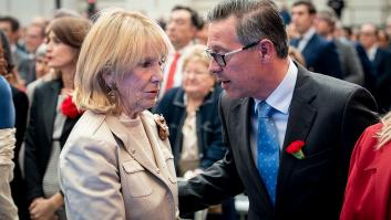 Esperanza Aguirre comparte que "los políticos no lloriquean" y un profesor le da una lección con siete palabras