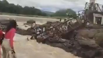 Al menos dos turistas han perdido la vida tras colapsar un puente en la India