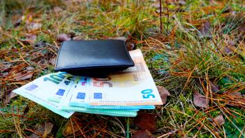 Mucho cuidado si coges dinero tirado en el suelo: la estafa está esperándote a la vuelta de la esquina