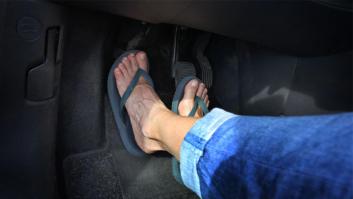 Ojo al conducir con chanclas de la playa: estas son las más seguras y que la DGT recomienda