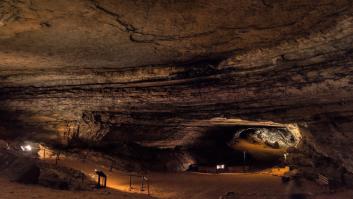 Se adentran en la cueva más grande del mundo y topan con dos monstruos marinos prehistóricos