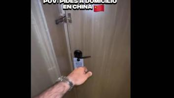 Pide comida a domicilio desde un hotel de China y lo que ve al abrir la puerta, preocupa y sorprende a partes iguales