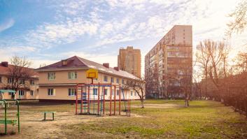 Inspeccionan una roca que lleva 20 años en mitad del patio del colegio y corroboran el hallazgo de un tesoro sin precedentes