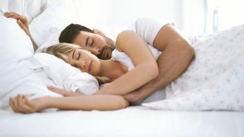 Un doctor experto en fisiología pide replantearse el dormir en pareja: "Después ya no te quiero ni ver, aléjate de mí"