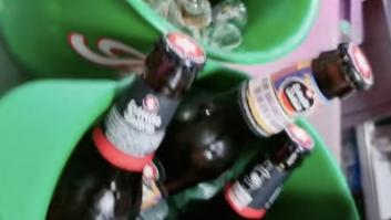 Los hosteleros están detrás de lo que ocurre cuando pides un cubo de cervezas como estos en un bar