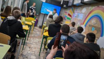 Ucrania pide precaución a sus adolescentes por la propaganda social de Rusia para reclutar a usuarios desprevenidos