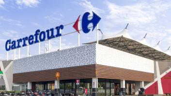 Va en yate de vacaciones, se topa con un Carrefour flotante y ya de paso hace la compra