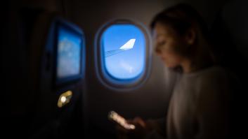 Un piloto aclara si de verdad es necesario poner el modo avión en los vuelos