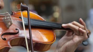 Le roban un raro violín valorado en 175.000 euros a un músico español y arranca una búsqueda sin precedentes