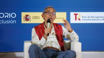 El ganador del Premio Nobel de Economía echa por tierra la idea más común sobre ayudar a los pobres