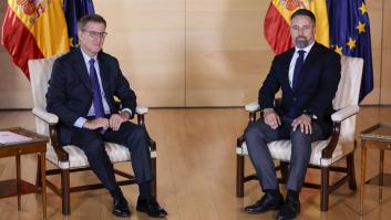 Feijóo telefonea a Abascal para preparar el relevo de Mazón, pero no acuerdan ningún nombre