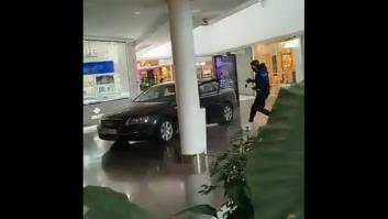 Aluniza un coche a plena luz del día en el CC Parquesur de Leganés (Madrid) para atracar una joyería