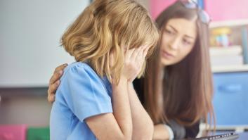 Una niña dice 'basta' y lanza un ataque a sus profes: "Una no me examinó porque estaba cansada, otra leía el diario"