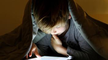 Una madre huye con su amante y deja a su hijo de 9 años viviendo solo: la reacción del pequeño es ejemplar