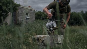 Ucrania saca a relucir su ingenio armamentístico con sus drones equipados con latas de patatas fritas