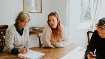 Una rica heredera solicita el subsidio ciudadano, se lo deniegan y saca toda la 'artillería' para intentar convencer a los jueces