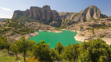 El embalse más pequeño de España está en Huesca y maravilla por su gran belleza en pleno parque natural