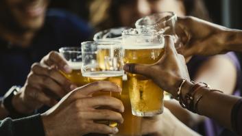 Un psicólogo señala lo que pasa con el alcohol y no ocurre con otras drogas: "Es acojonante"