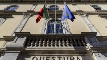 Denuncia a la policía que alguien uso sus datos para abrir una cuenta bancaria y pronto se descubre la trama oculta