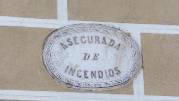 Muchas casas del centro de Madrid tienen una placa con este cartel y su origen se remonta a 1822