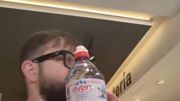 La dueña de un bar de carretera le pide a un influencer que no diga lo que vale una botella de agua: no le hace caso