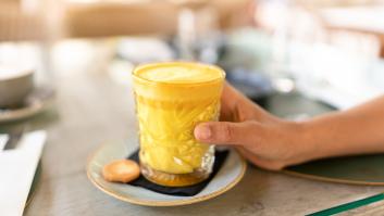 Prueba la bebida conocida como 'leche dorada' antes de acostarte y dormirás como un lirón en las noches tórridas