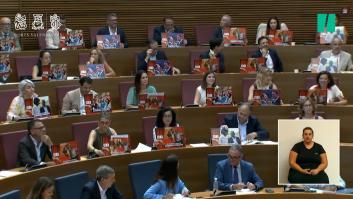 Diputados del PP en las Cortes Valencianas sacan fotos de Ábalos cuando va a hablar el portavoz del PSOE