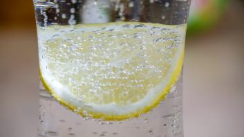 Anni Savolainen, higienista bucal: "Lo peor para tus dientes es tomar un sorbo ocasional de esta agua"