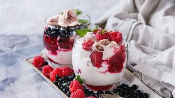 El delicioso postre cae al suelo, se lo da a los invitados de la fiesta y nace un desastre legendario