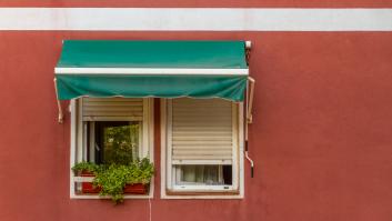 Jordi Martí, arquitecto, sobre tener este color de toldo: "Es como tener un radiador frente a la ventana"