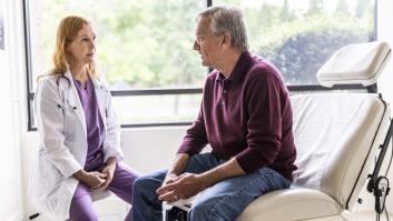 Se queja de dolor de estómago y los médicos descubren el gran producto de higiene que se tragó hace 50 años