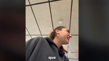 La clienta de una cafetería se maravilla por cómo trabaja la camarera, se lo dice y la reacción de ella explica mucho de la sociedad