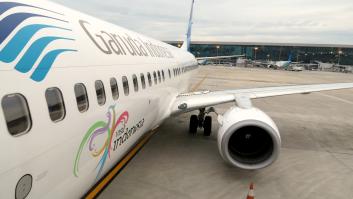 Roban el móvil de un pasajero y la aerolínea toma una medida drástica con toda la tripulación de cabina