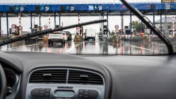 Un hombre se encara con un empleado de la cabina del peaje y el contraataque es para quitarse el sombrero