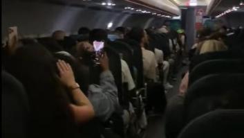 Enseña cómo fue su vuelo de Londres a Ibiza y la falta de civismo de los pasajeros es para quedarse de piedra