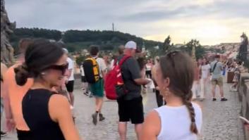 Unas españolas se van de Interrail, se quedan sin dinero y esto es lo que hacen en medio de la calle para conseguirlo