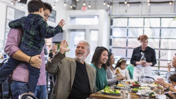 Un restaurante pone un cartel para echar a los niños y el dueño culpa sin miramientos a los padres: "No es un parque infantil"
