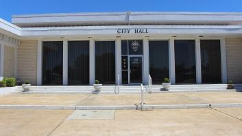 El banco convence a los vecinos de un pueblo pobre para que gasten sus ahorros: sus cifras dejan a todos boquiabiertos