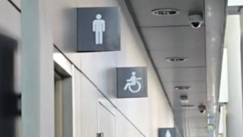 Aplauso generalizado al cartel que se ha visto en un baño de la estación de Tenerife: "Eso se llama inclusión"