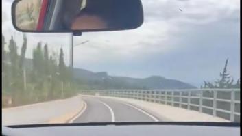 Unas españolas se van de viaje a Albania y lo que hacen con el coche es para darles de comer a parte