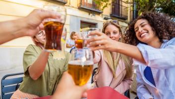 La frase muy común en terrazas españolas que indica que el alcohol ya es un problema